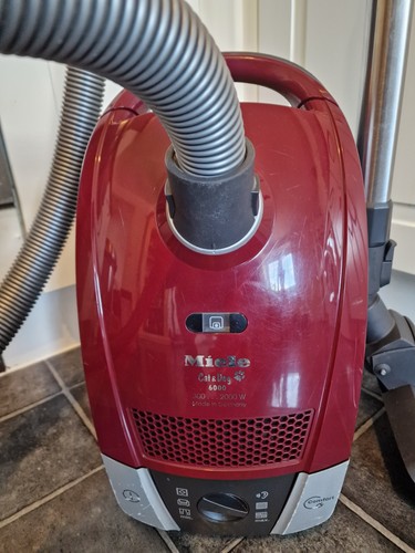 Miele cat and dog 2000 - and, watts